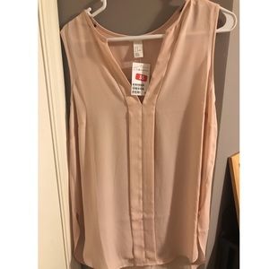 Sleeveless shirt perfect for 9-5 work